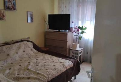 Ap cu 3 camere decomandat etaj 2 - 2