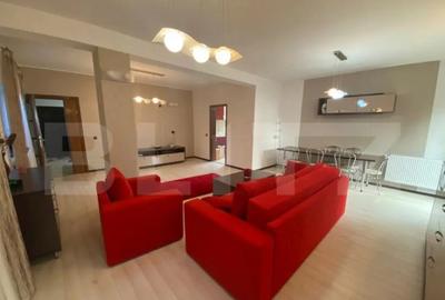 Casă cu 7 camere cu Teren 360 Mp în Democrației