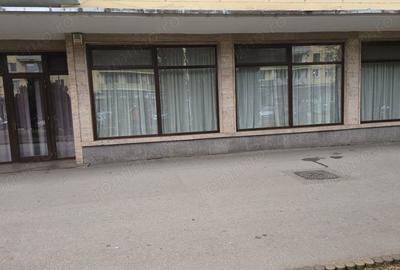 Spațiu comercial, de 120 mp, în Central - 15