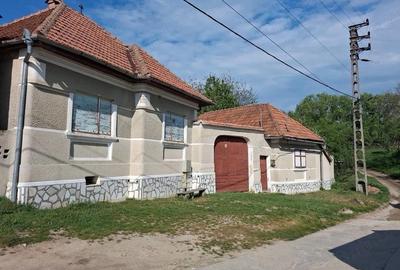 Casă cu 3 camere cu Teren 900 Mp în Poiana Sibiului - 1