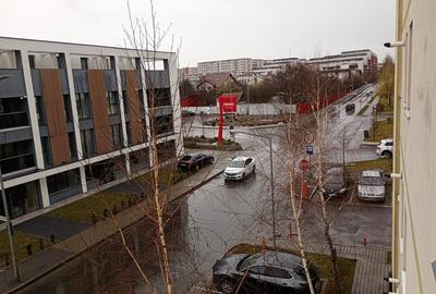 Apartament cu 2 camere decomandat în Tractorul