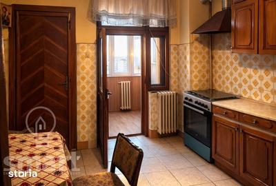 Apartament cu 4 camere decomandat în Central