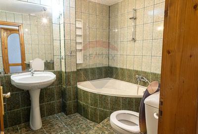 Apartament cu 3 camere de vanzare in Sebe? COMISION 0% - 8