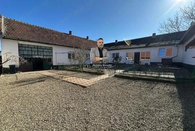 Casă cu Teren 1727 Mp în Sud - 2