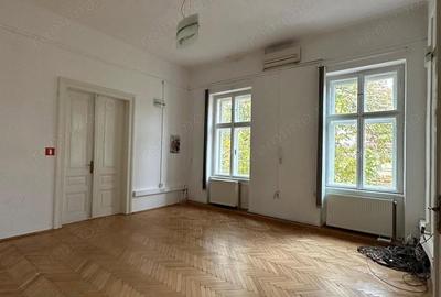 Spațiu comercial, de 140 mp, în P-ța Maria - 2