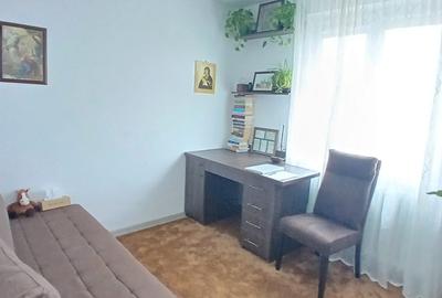 Apartament cu 3 camere semidecomandat în Rahova - 3