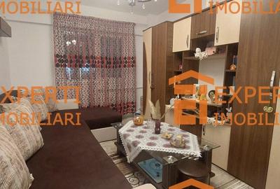 Garsoniera decomandata transformata in apartament cu 2 camere in zona POARTA 6 - 13