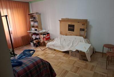Apartament cu 4 camere decomandat în Mihai Bravu