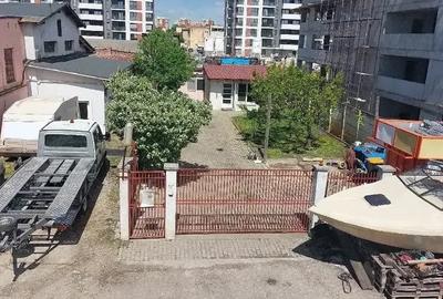 Casă cu 8 camere cu Teren 580 Mp în Central