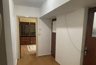 Apartament cu 3 camere semidecomandat în Tomis Nord