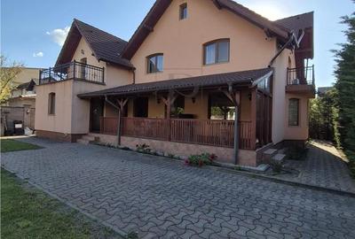 Casă cu 7 camere decomandat cu Canalizare în Giroc