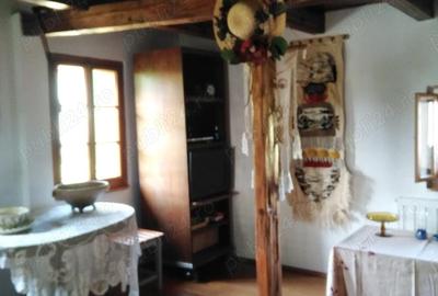 Casă cu Teren 2200 Mp în Moldovenești - 2