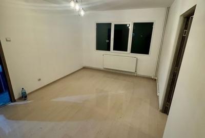 Apartament cu 3 camere semidecomandat în Podu Roș - 1