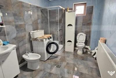 Casă cu 5 camere cu Teren 1300 Mp în Valea - 1