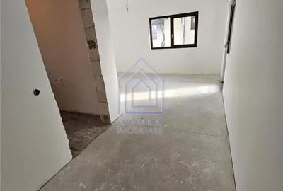 Casă cu 7 camere cu Teren 300 Mp în Central - 7
