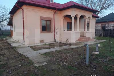 Casă cu 3 camere cu Teren 2200 Mp în Central