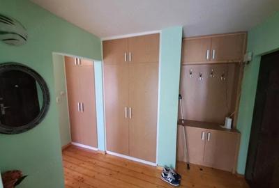 Apartament cu 2 camere decomandat în Titan
