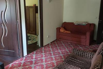 Casă cu 5 camere cu Teren 3908 Mp în Central - 2