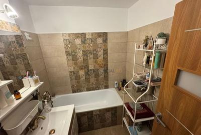 Apartament 3 camere decomandat, spatios, 5/8 -Bd.Unirii, Comision 0% - 15