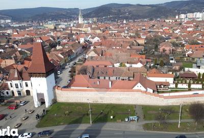 Casă cu 4 camere cu Teren 332 Mp în Ultracentral - 1