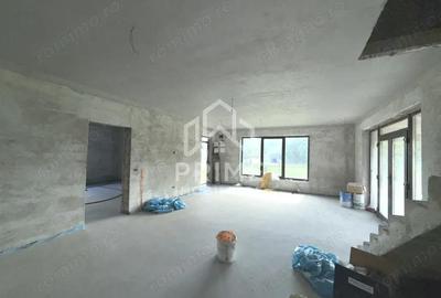 Casă cu 5 camere cu Teren 1800 Mp în Stremț - 1