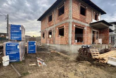Casă cu 4 camere cu Teren 400 Mp în Central