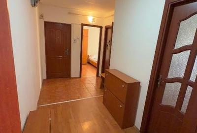 Apartament cu 2 camere decomandat, mobilat în Tractorul - 6
