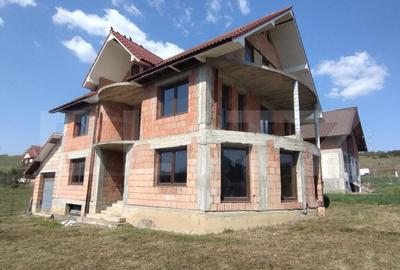 Casa la rosu,200mp,2 nivele,500 mp teren imprejmuit,zona Sig Casa la rosu,200mp,2 nivele,500 mp teren imprejmuit,zona Sig - 1