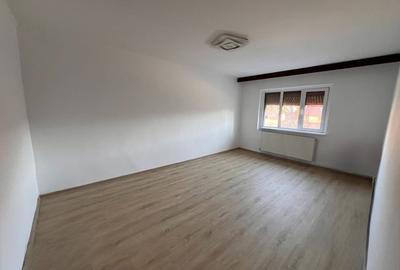 Apartament cu 2 camere decomandat, mobilat în Rovine