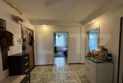 Apartament de vanzare, cu 3 camere decomandat, 61 mp, zona P - 12