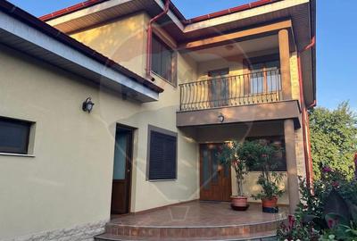 Casă cu 5 camere cu Teren 849 Mp în Golești - 2