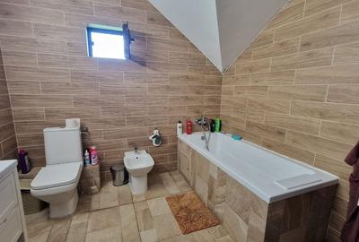 Casă spațioasă cu 4 camere plus teren 5 ari, Baia Mare - 157.000EUR - 13