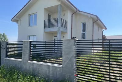 Casă cu 4 camere în Moșnița Veche - 8