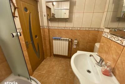 Apartament cu 2 camere decomandat în Micro 6 - 16