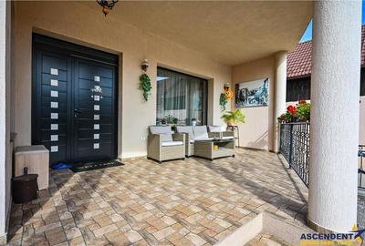 Resedinta distincta, mobilata cu rafinament, pe 1.000 mp teren, Central, Sacele, Brasov - 2