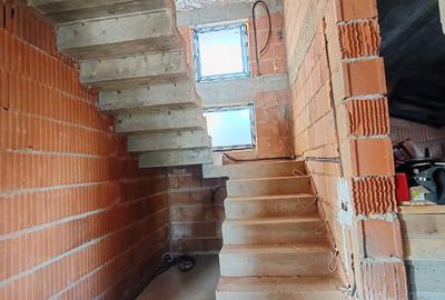 Casă cu 5 camere cu Teren 500 Mp în Craiovei - 4