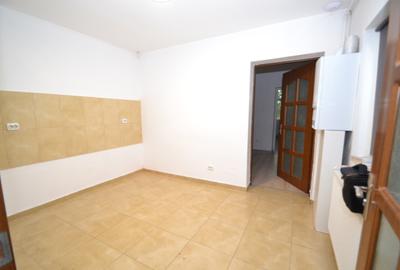 Casa 5 camere, 3 bai, 3 intrari - 4