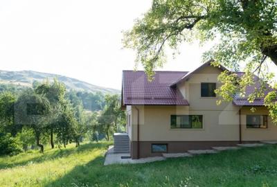 Casă cu 7 camere cu Teren 3000 Mp în Central