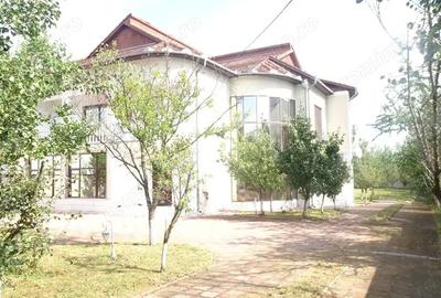 Casă cu 6 camere în 22 Decembrie - 9