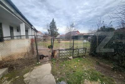 Casă cu 5 camere cu Teren 1370 Mp în Teiu - 2