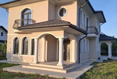 Casă cu 4 camere în Central - 1