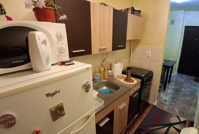 PACURARI MOARA DE FOC ( LUKOIL) 1 CAMERA DECOMANDAT 40 MP MOBILAT  COD 160552 - 7