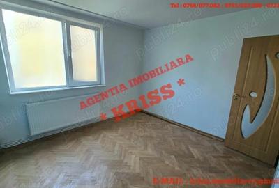 Apartament cu 3 camere semidecomandat în Calea București - 2