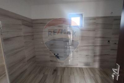 Casă individuală cu 3 camere cu Teren 1326 Mp în Vest - 2