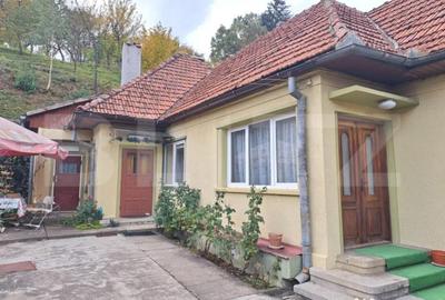 Casă cu 4 camere cu Canalizare în Central - 3