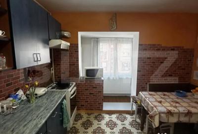 Apartament cu 2 camere decomandat în Carpați 2 - 3