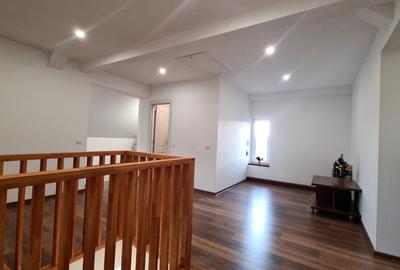 Duplex cu 8 camere cu Canalizare în Stupini - 16