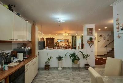 Casă cu 4 camere cu Teren 294 Mp în Central - 3