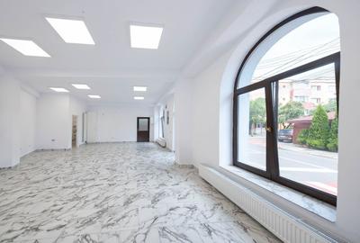Spațiu comercial, de 52 mp, în Central - 12