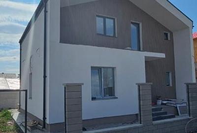 Casă cu 3 camere cu Canalizare în Berceni - 1